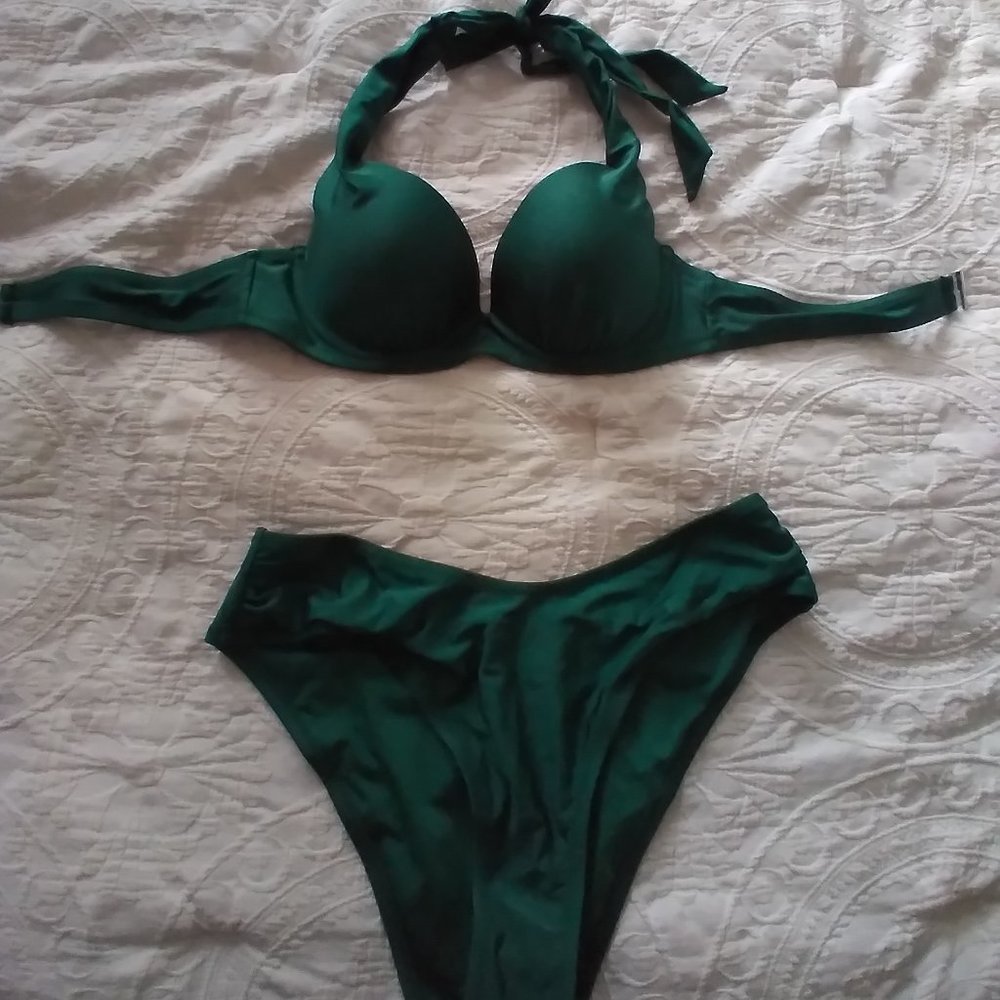 Cupshe Khloe Underwire Ruched Halter Bikini Size M